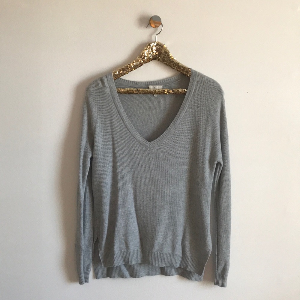 Joie Gray V-Neck Long Sleeve Side Slit Sweater